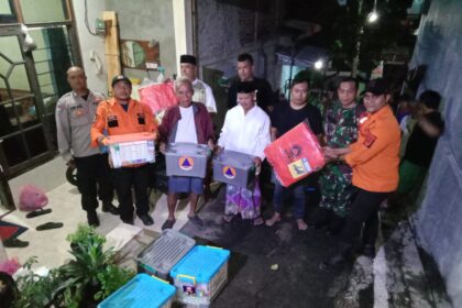 SIGAP: Pemkot Semarang melalui BPBD Kota Semarang memberikan sejumlah bantuan untuk warga terdampak bencana akibat hujan lebat di Ngaliyan. Foto: Ist.